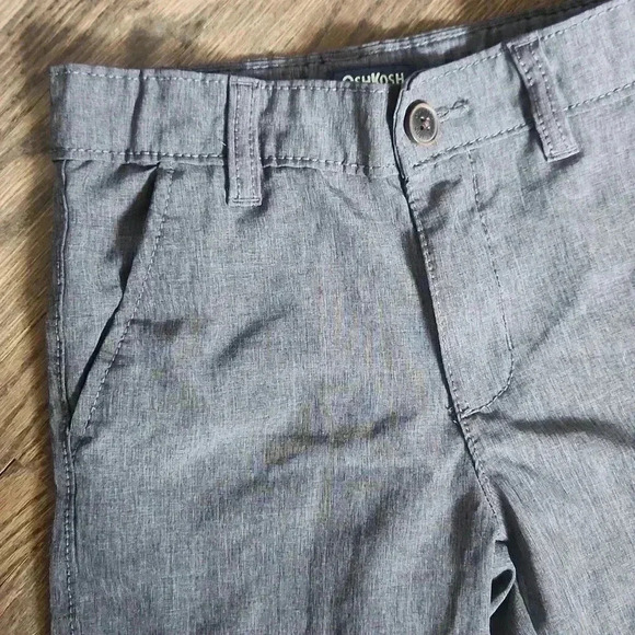 Boys Oshkosh Shorts - Size 5 - Picture 3 of 8